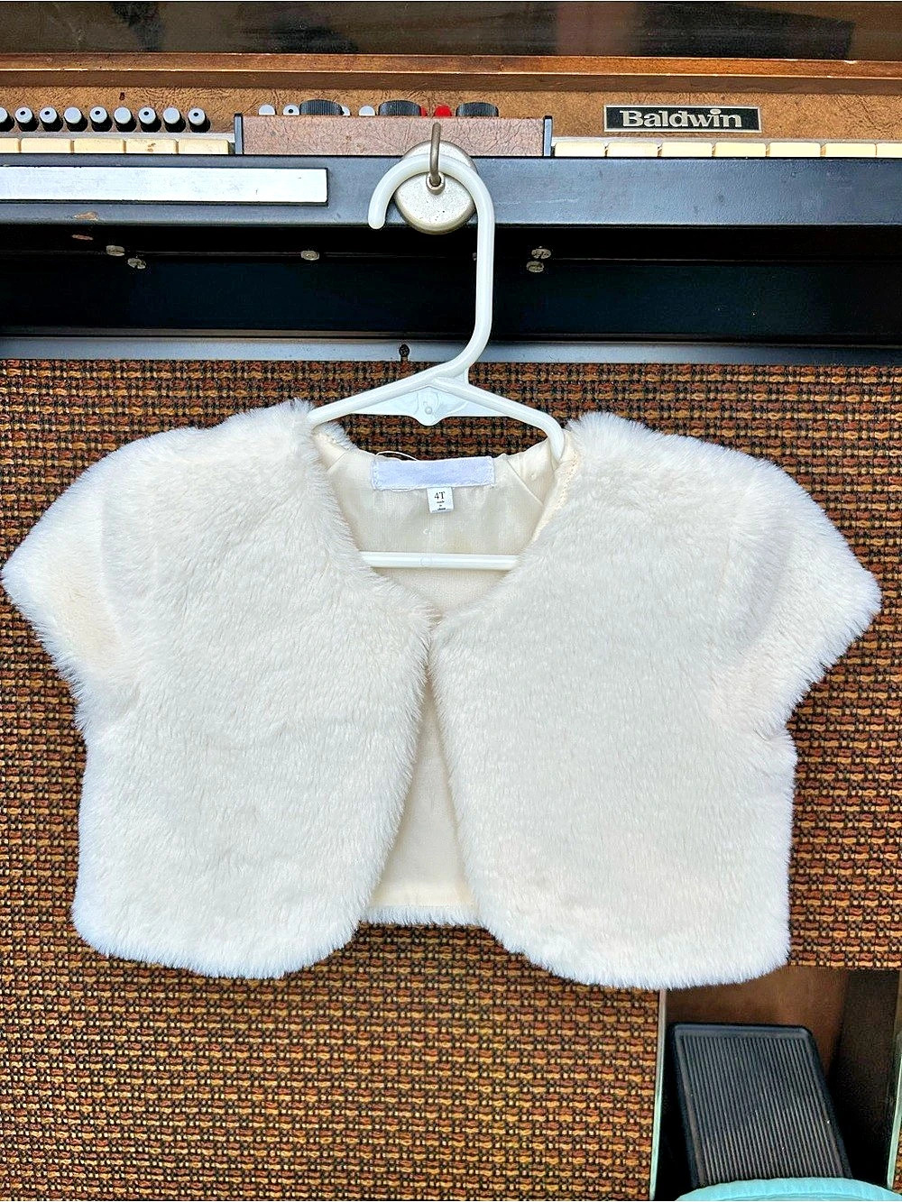 Girls Size 4T White Faux Fur Vest Like New